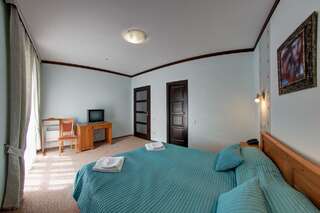 Отель MK Resort (ex. Магия Карпат) Буковель Стандартный двухместный номер с 1 кроватью и балконом-3
