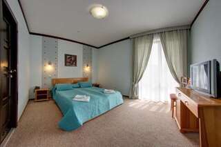 Отель MK Resort (ex. Магия Карпат) Буковель Стандартный двухместный номер с 1 кроватью и балконом-5