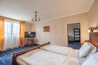 Отель MK Resort (ex. Магия Карпат) Буковель Люкс «Премиум» без балкона-3